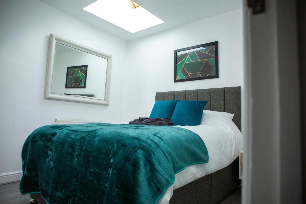Modern Townhouse Apartment With Free Parking And Wifi Stratford-upon-Avon Exterior photo