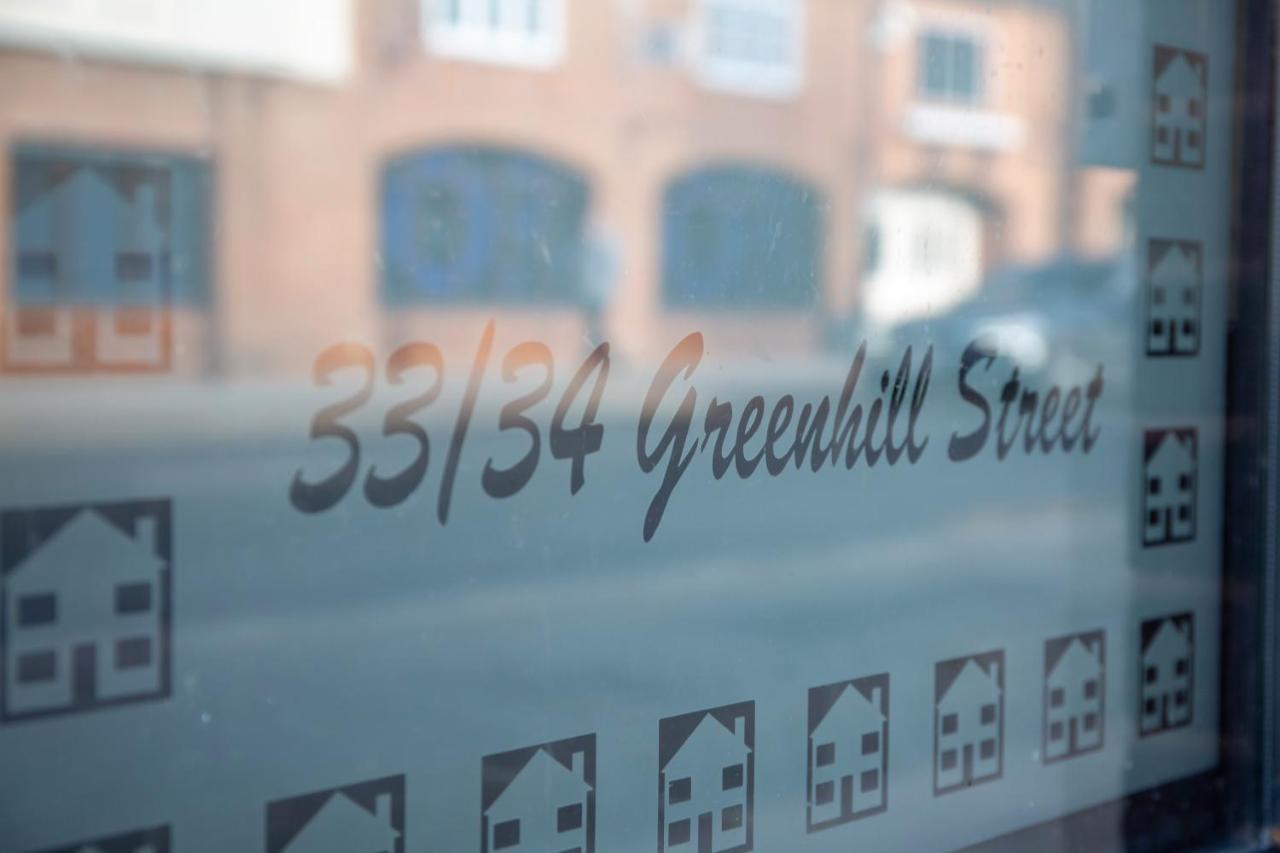 Modern Townhouse Apartment With Free Parking And Wifi Stratford-upon-Avon Exterior photo