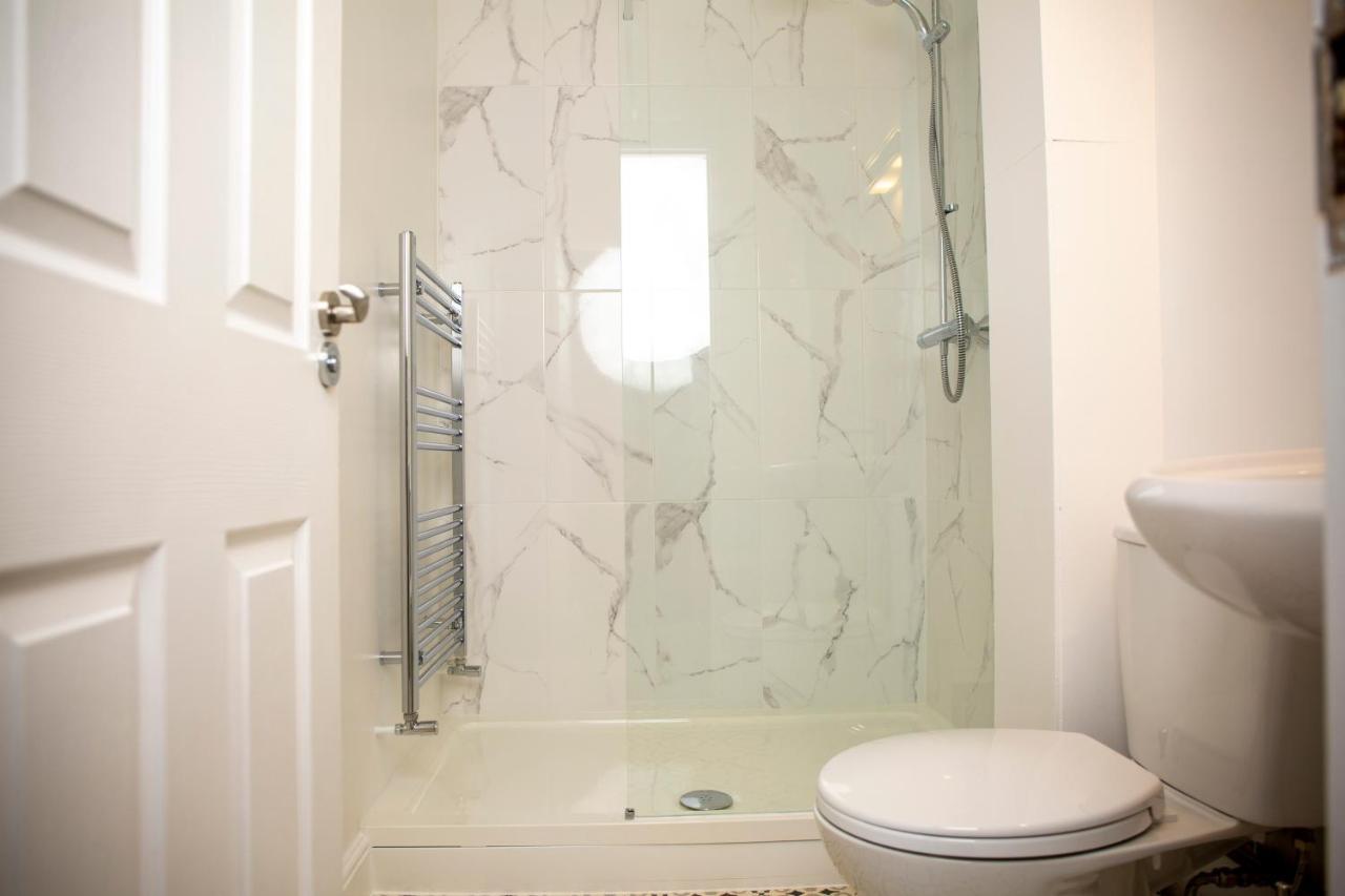 Modern Townhouse Apartment With Free Parking And Wifi Stratford-upon-Avon Exterior photo