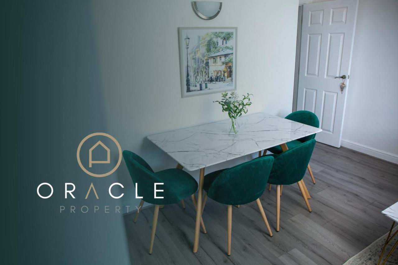 Modern Townhouse Apartment With Free Parking And Wifi Stratford-upon-Avon Exterior photo